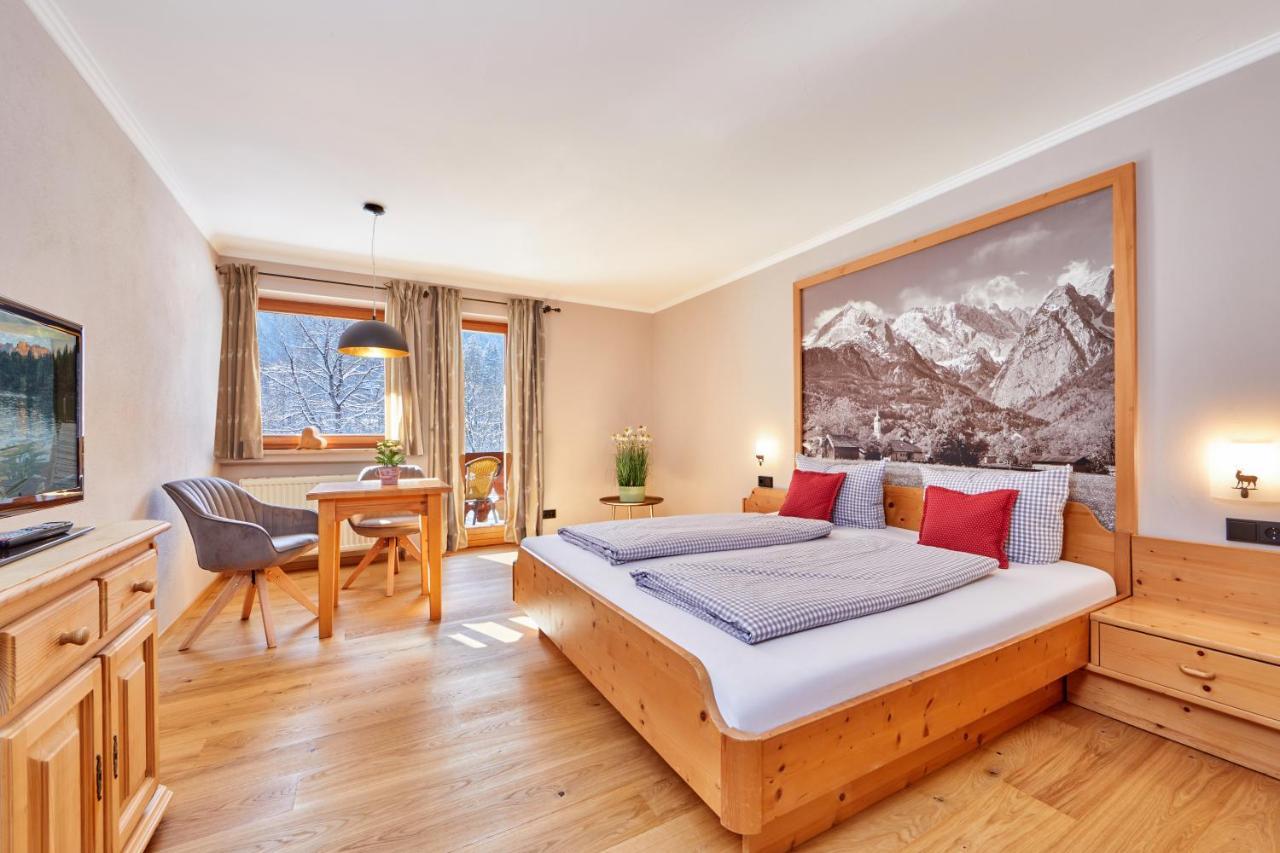 Gaestehaus Brandnerhof Гармиш-Партенкирхен Екстериор снимка